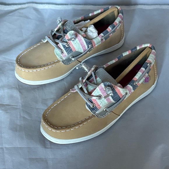 Sperry Kids Dress Shoes in Tan and Multicolor